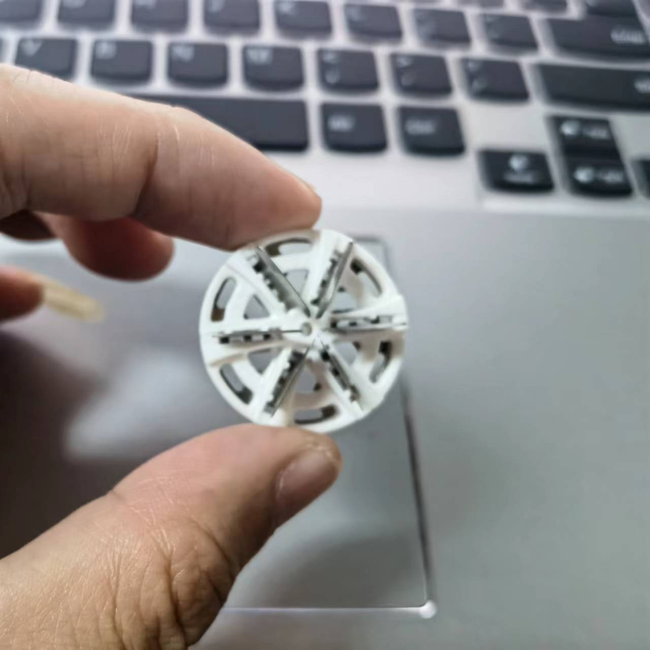 ماكينة حلاقة صغيرة محمولة للوجه قابلة لإعادة الشحن عبر USB